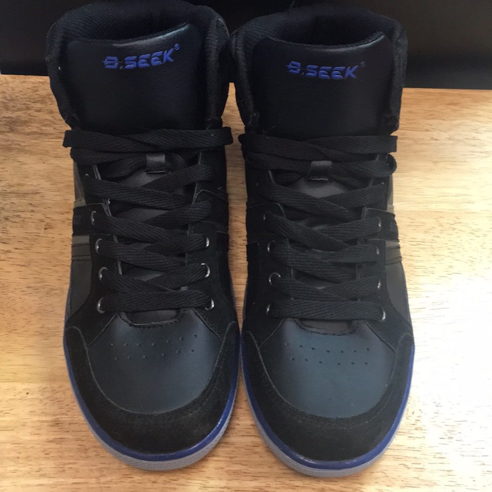 Men's tennis shoes